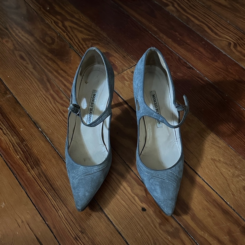 Sz 38 Manolo Blahnik Gray Suede Heels